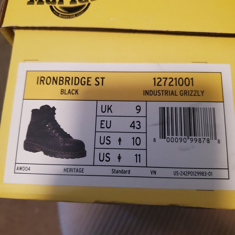 Doc Martens mens sz 10 steel toe boots NIB